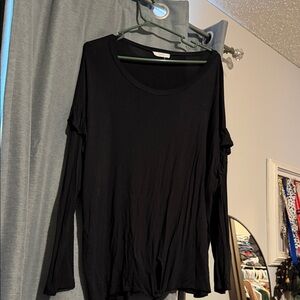 Black Long-Sleeve Knot Hem Tee by Unknown Brand